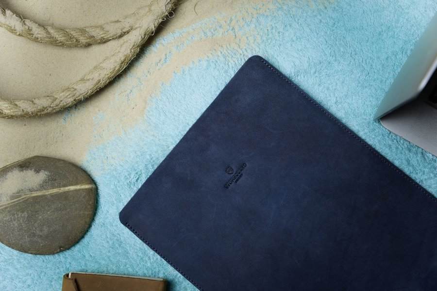 Кожаный чехол синего цвета для Macbook Air 13 Stoneguard Ocean