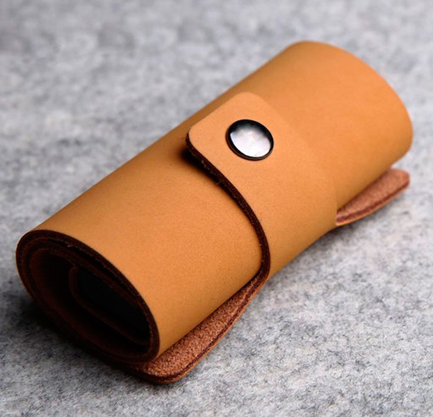 

Переходник HUB в кожаном чехле D-Roll