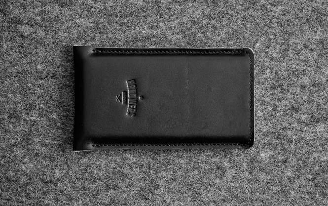 

Черный кожаный чехол для iPhone 5,5 Handwers Hike