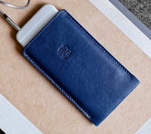 

Синий кожаный чехол для iPhone 5/5S/SE Handwers Hike